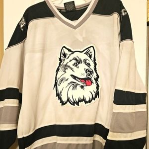 UCONN NWT hockey jersey